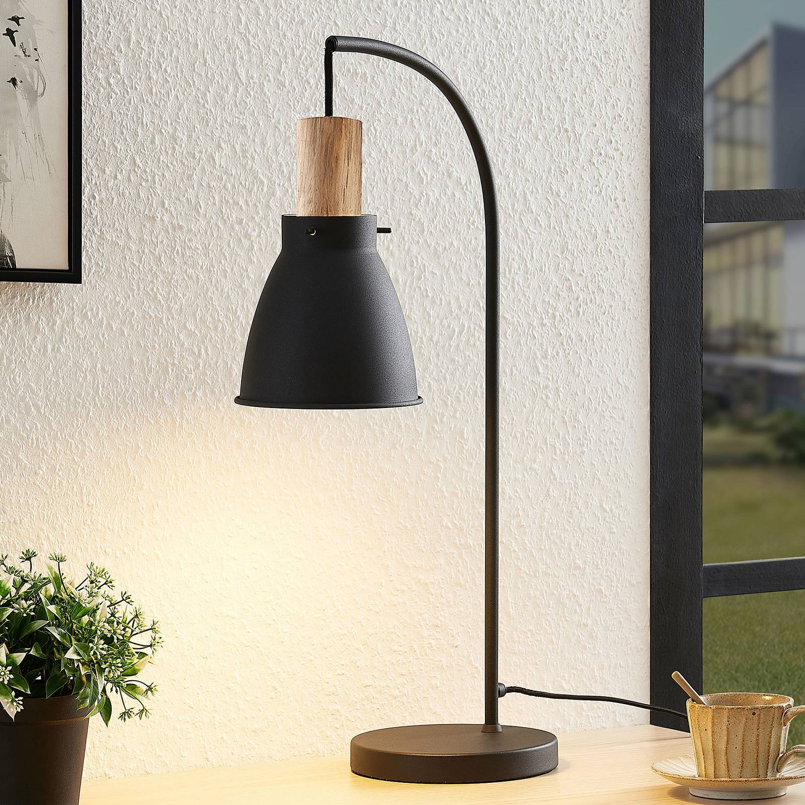 Lindby Trebale bordlampe med tredetalj
