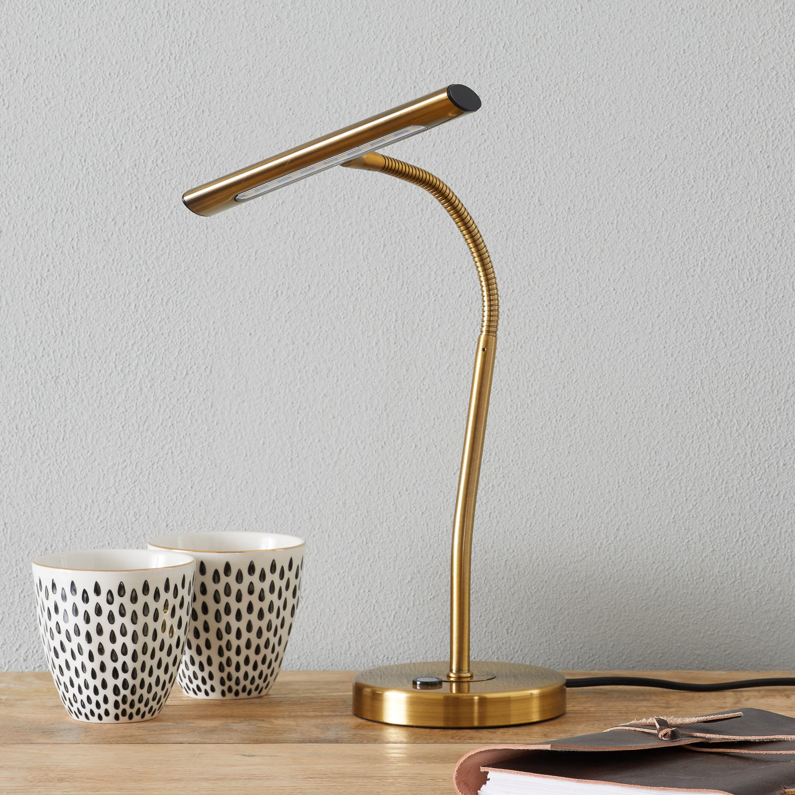 Bøybar LED-bordlampe Curtis, antikkmessing