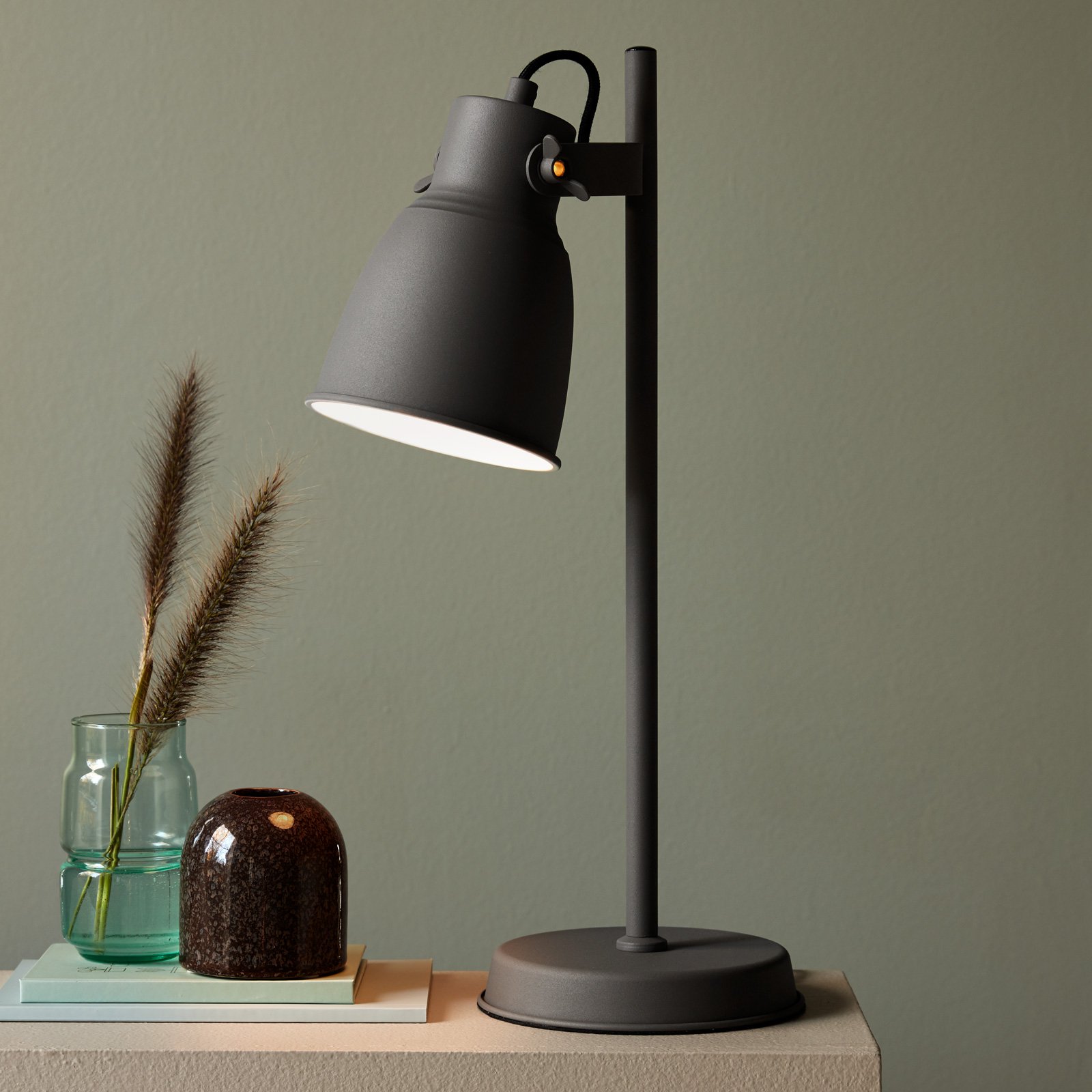 Gulvlampe Adrian av metall, grå