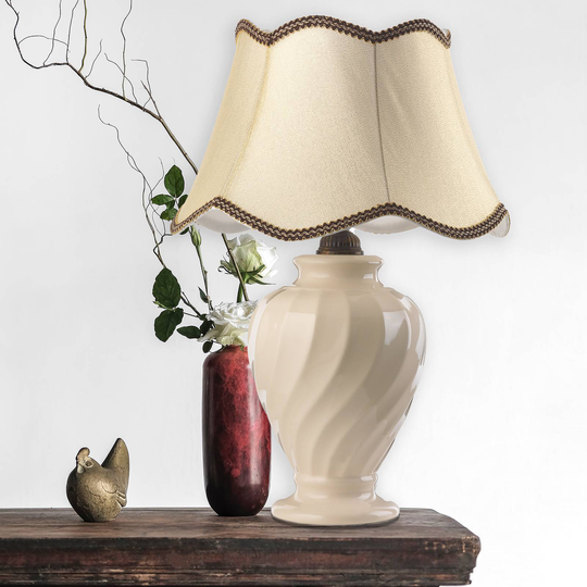 Bordlampe Vortice, keramikk, beige/messing Borte