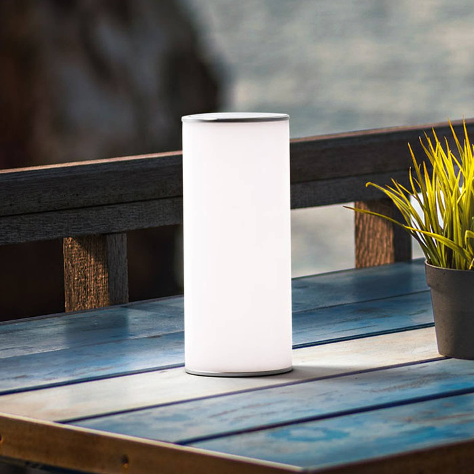 LED-bordlampe Thalia med vendbart lys, hvit