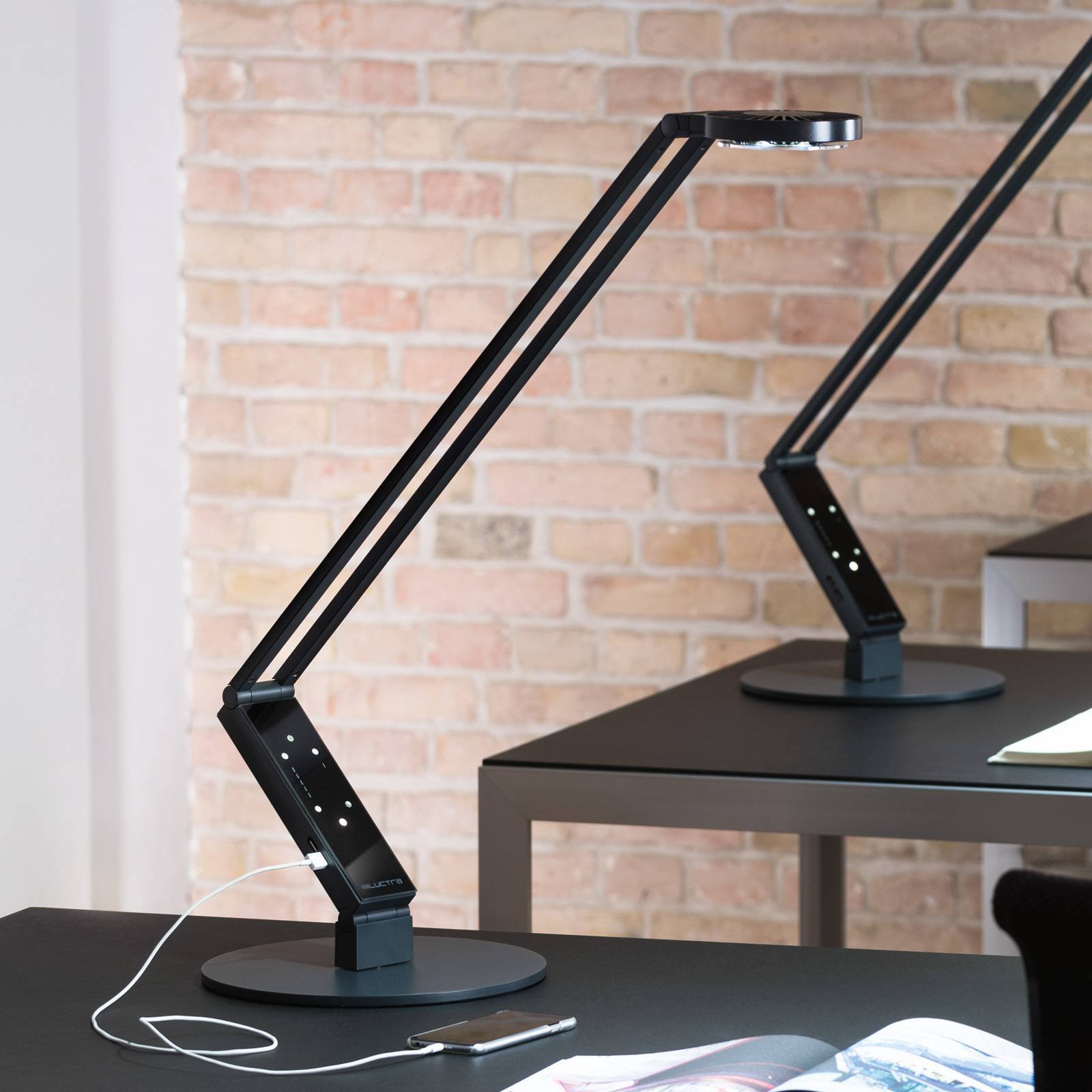 Luctra LED-bordlampe TableProRadial fot svart
