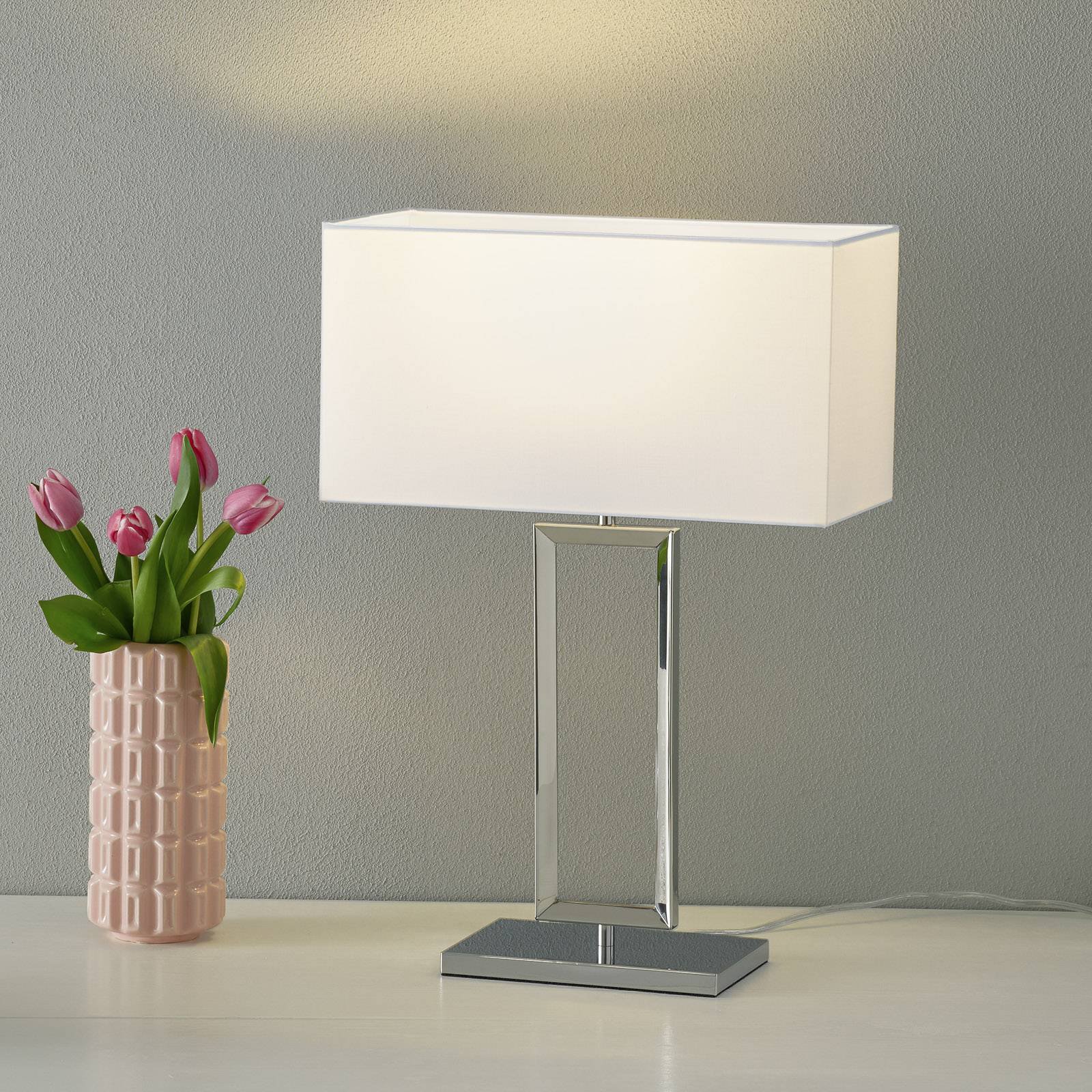 Helestra Enna 2 – bordlampe i tekstil, 53 cm
