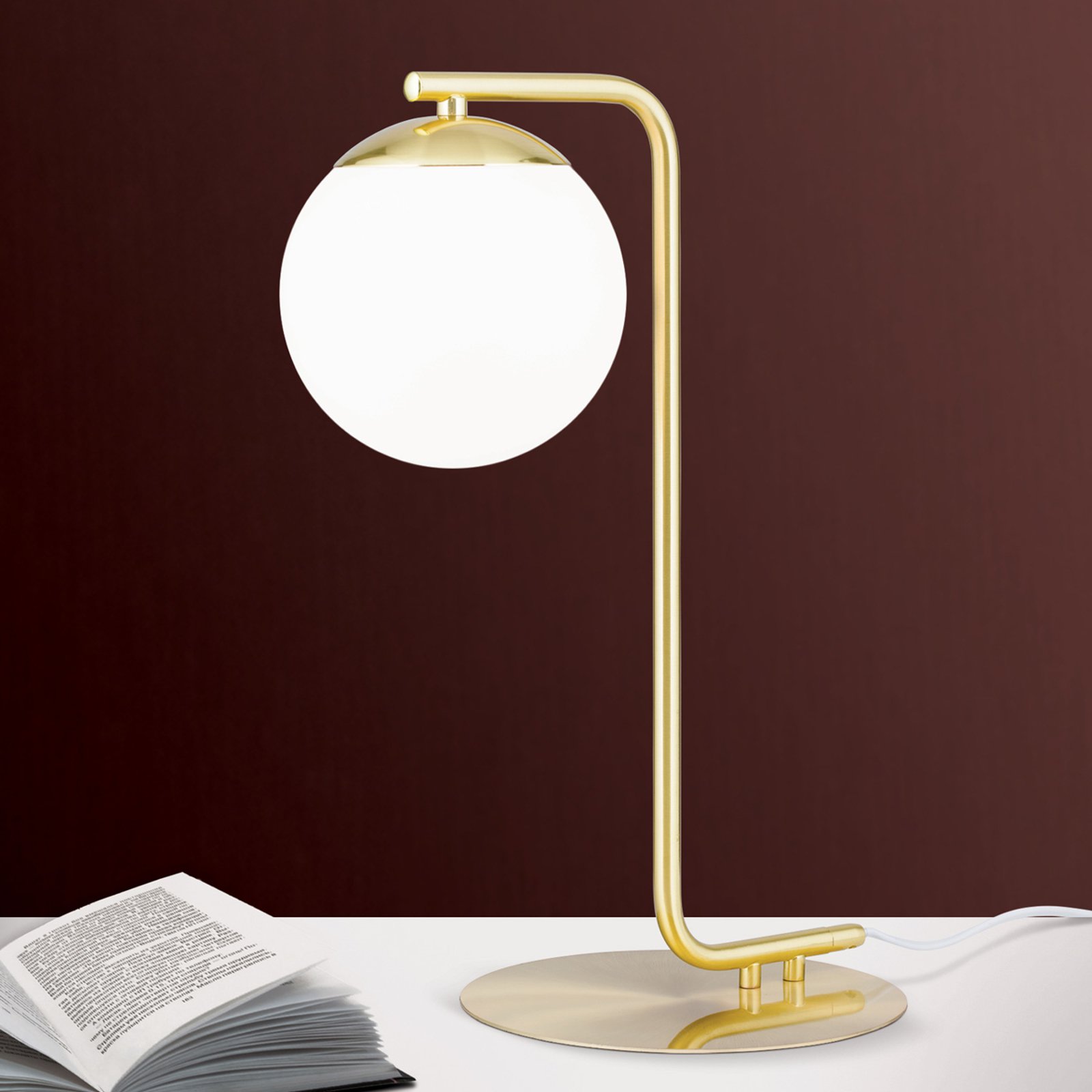 Bordlampe Madis med kuleskjerm av glass