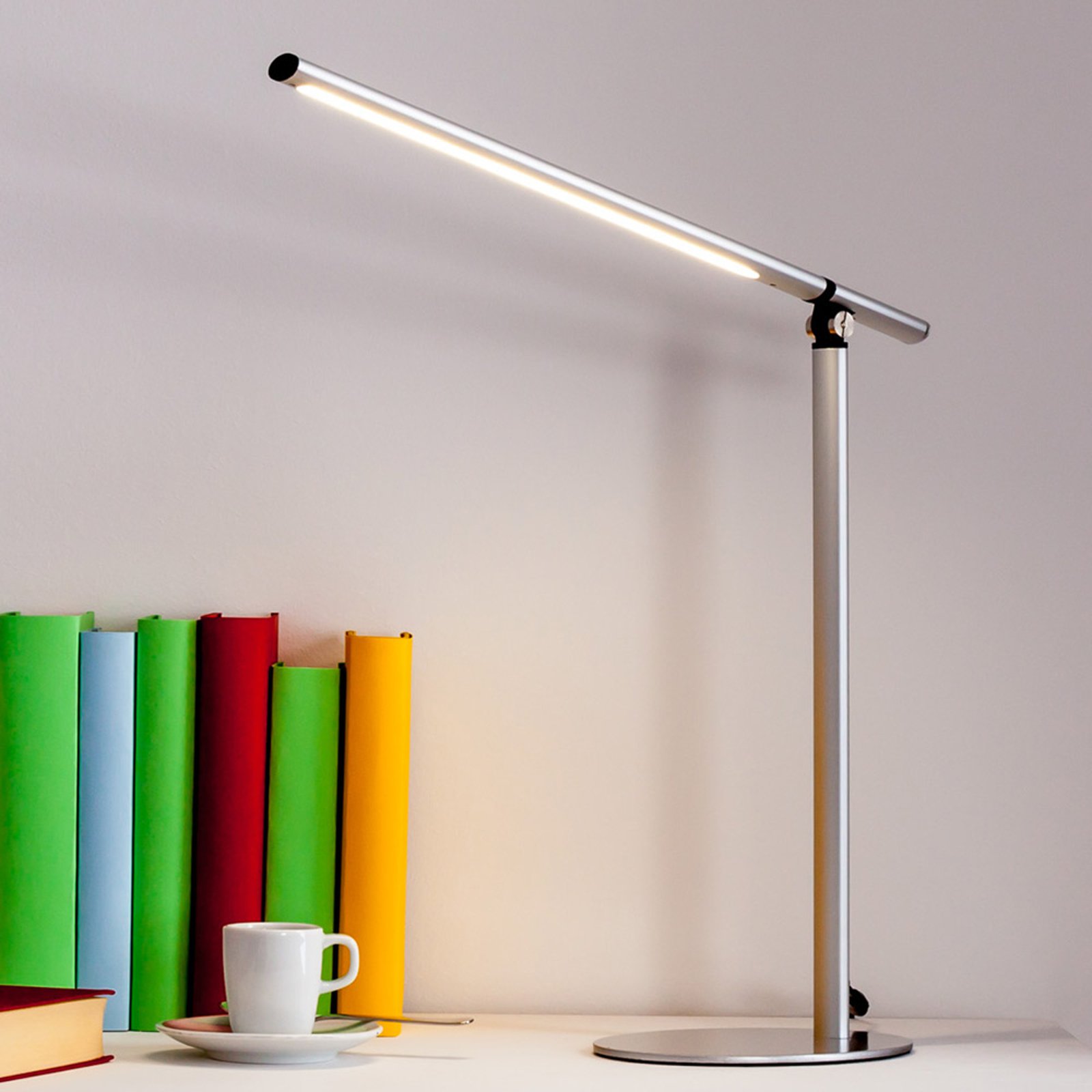 LED-bordlampe Kolja i sølvgrått