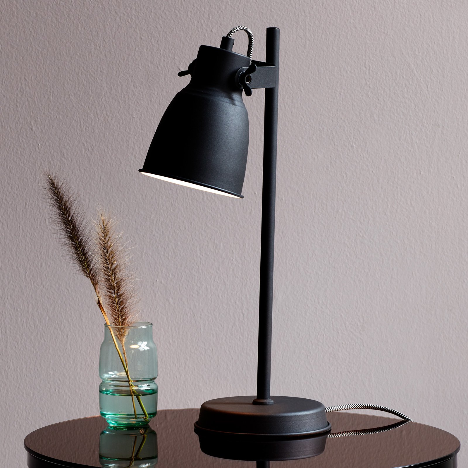 Gulvlampe Adrian av metall, svart