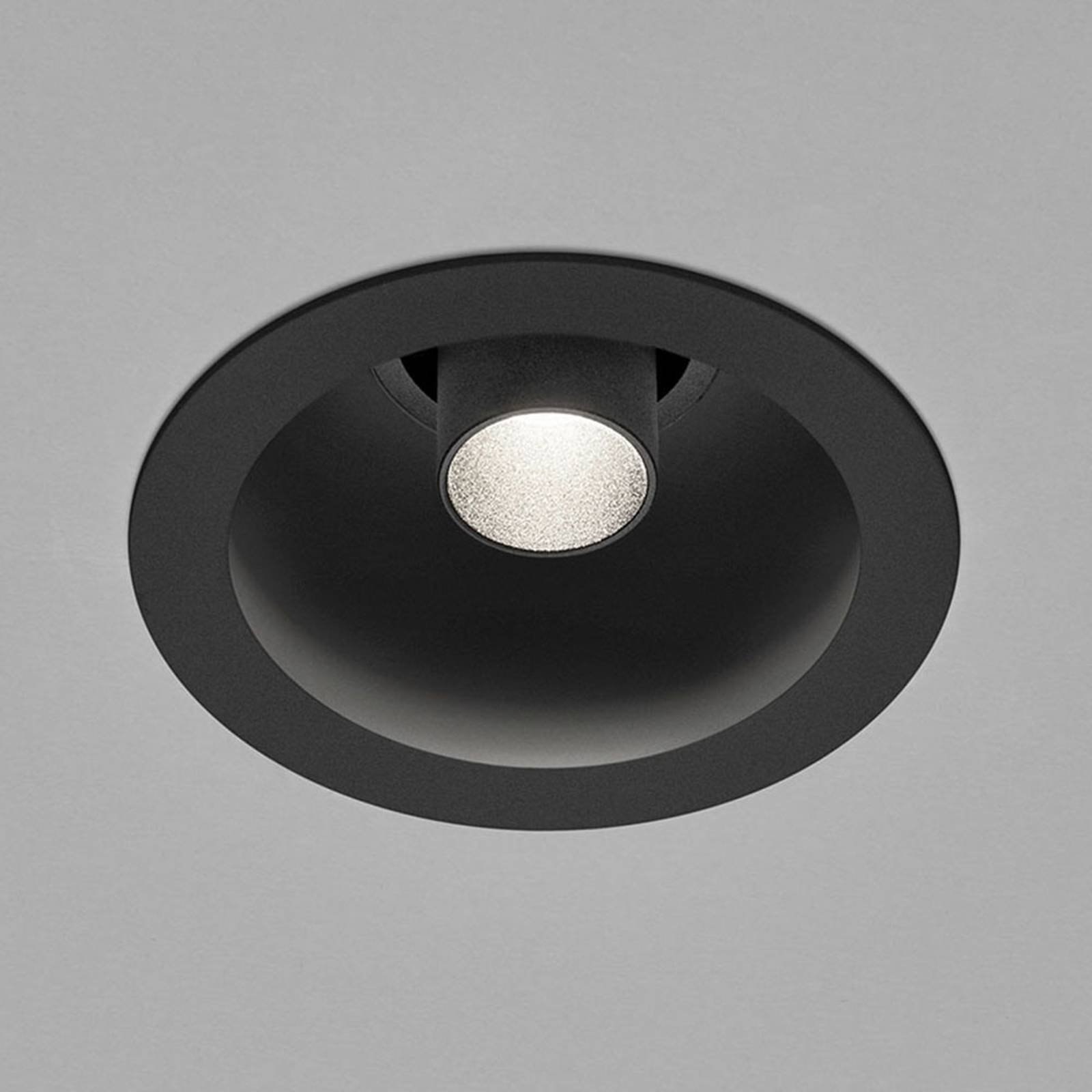 Helestra Run LED-downlight, 1 lyskilde svart/svart