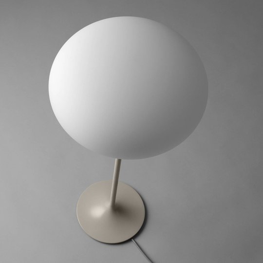 GUBI Stemlite bordlampe, grå, 70 cm
