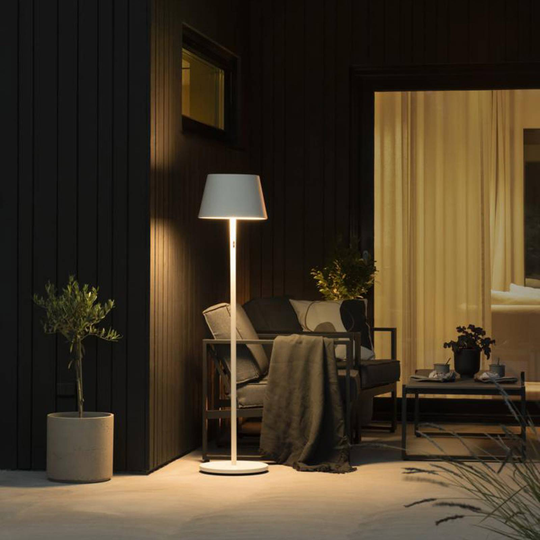 LED-gulvlampe Pomezia monterbar i 3 høyder, USB