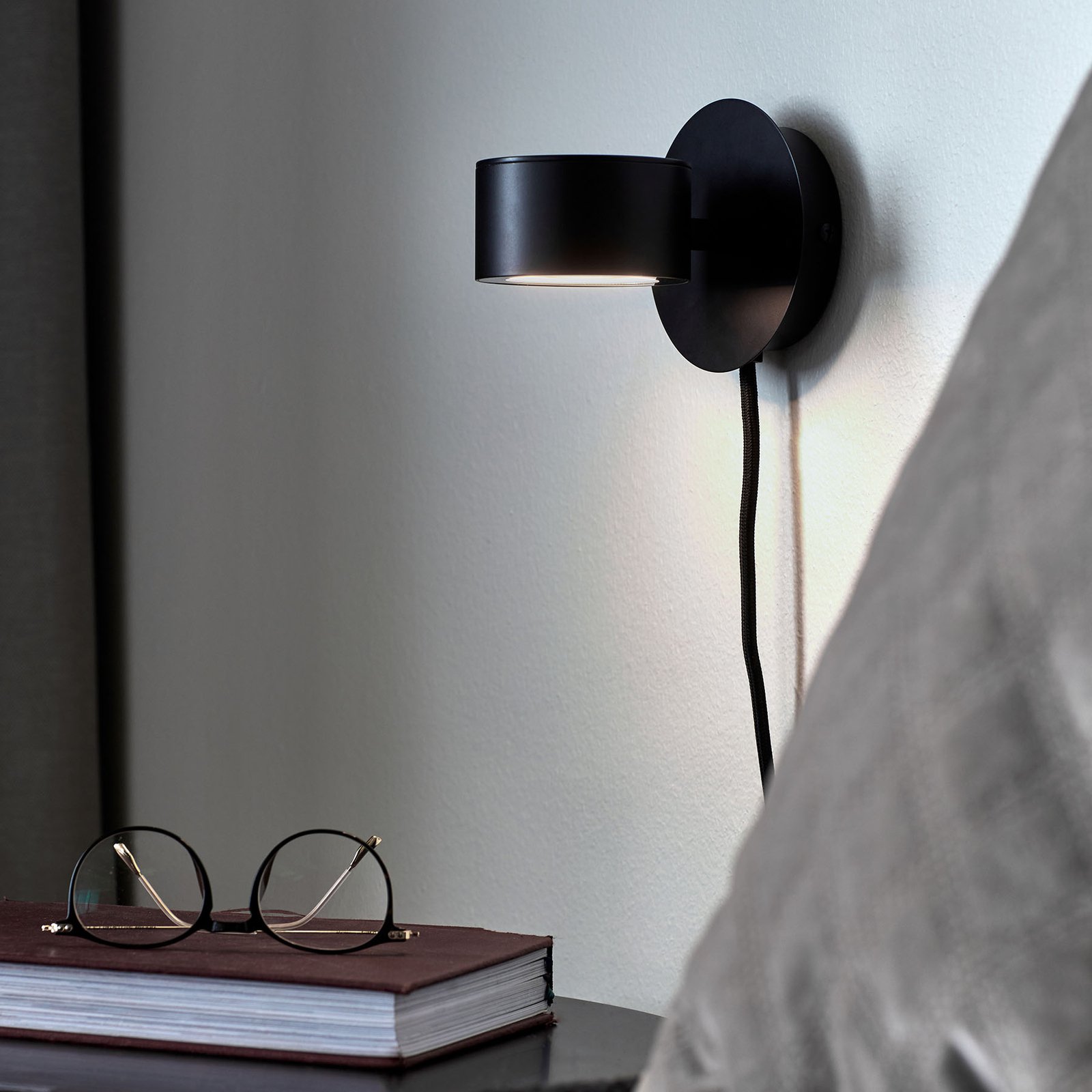 LED-vegglampe Clyde med plugg og dimmer
