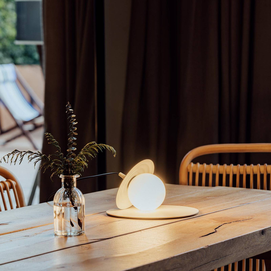 Milan Symphony bordlampe uten underlag minkfarget