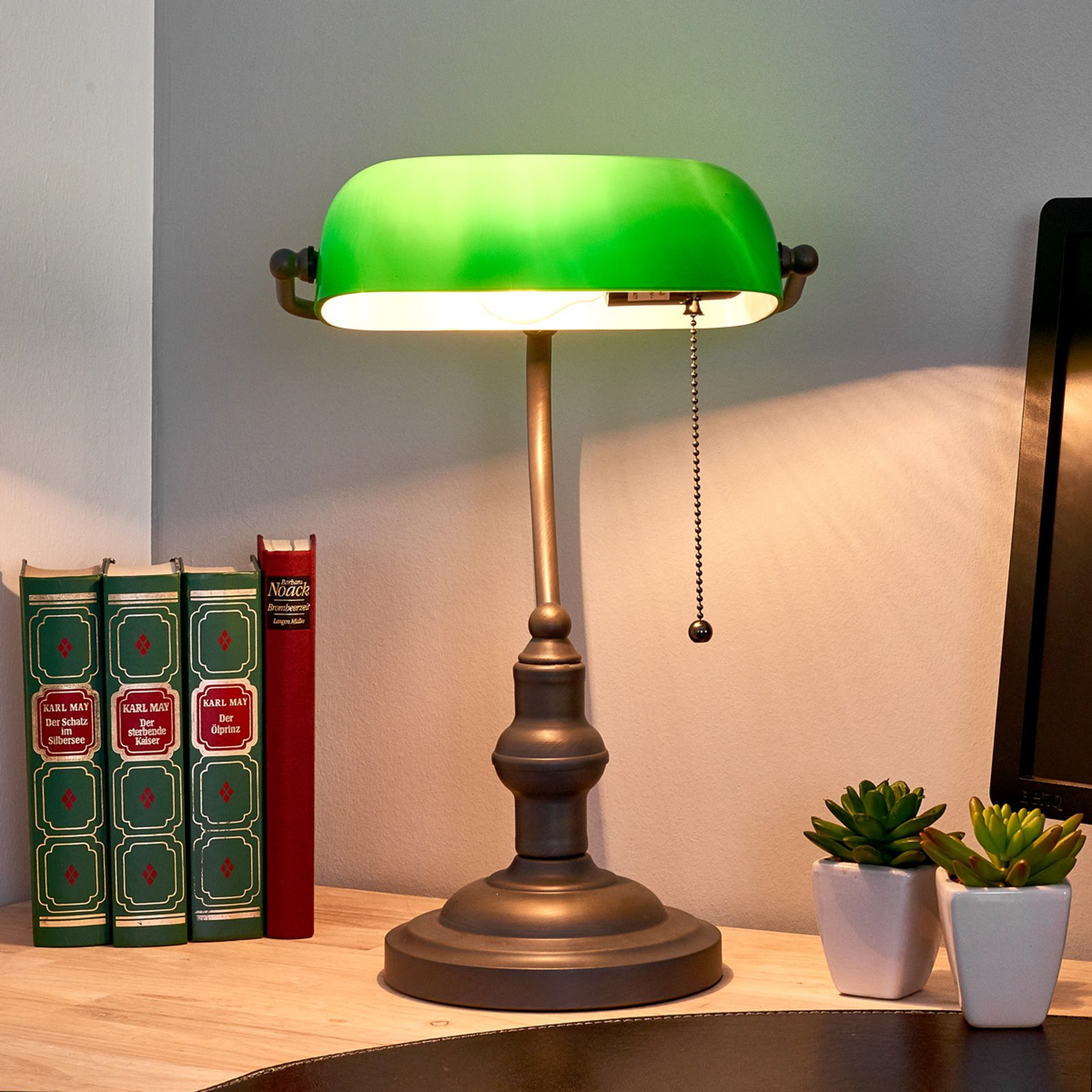 Vakker banklampe Verda med antikkbrun fot