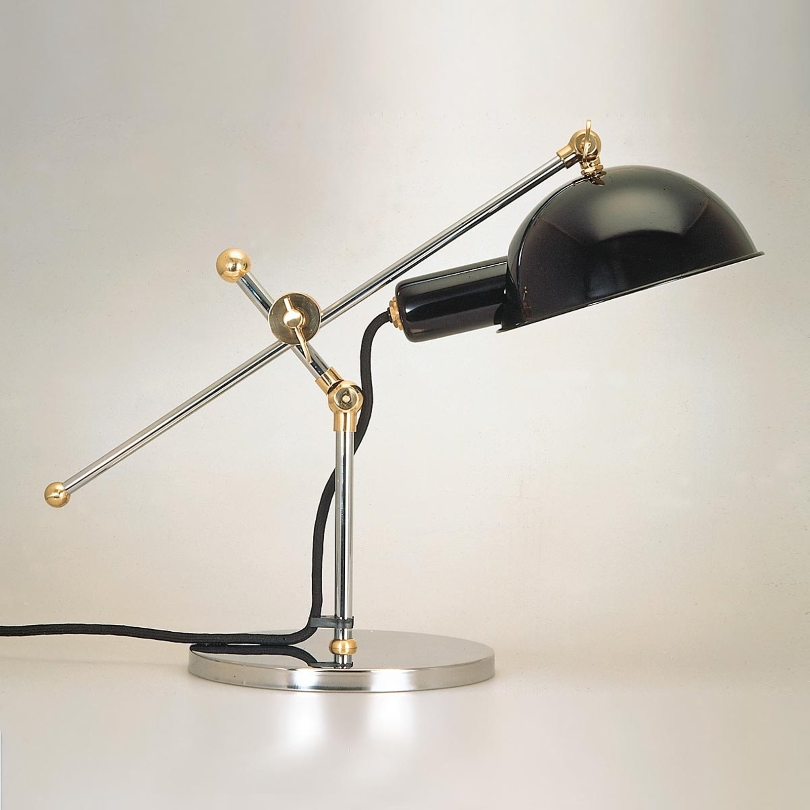 Bordlampe med messingledd fra 1927
