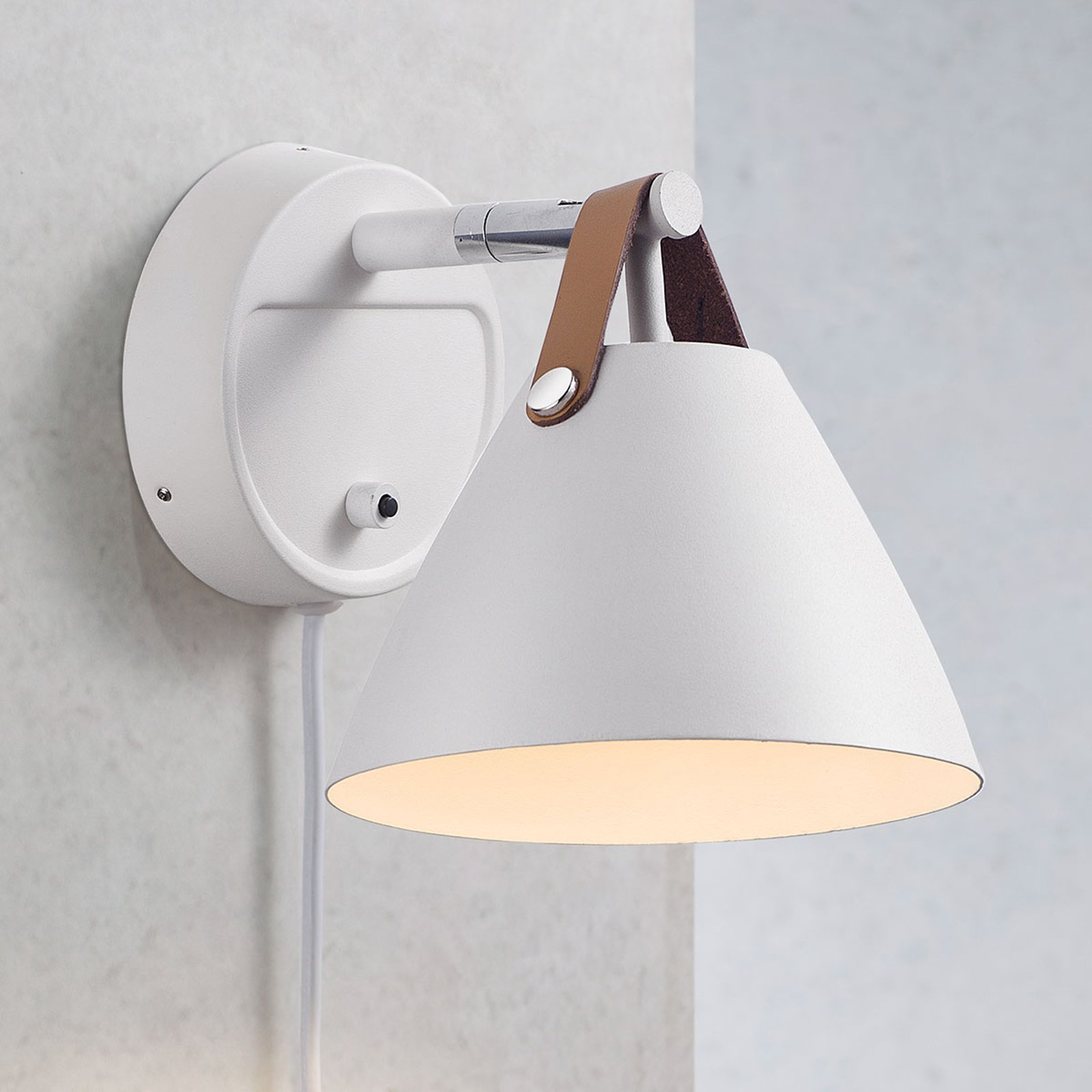 Vegglampe Strap med lærrem, hvit