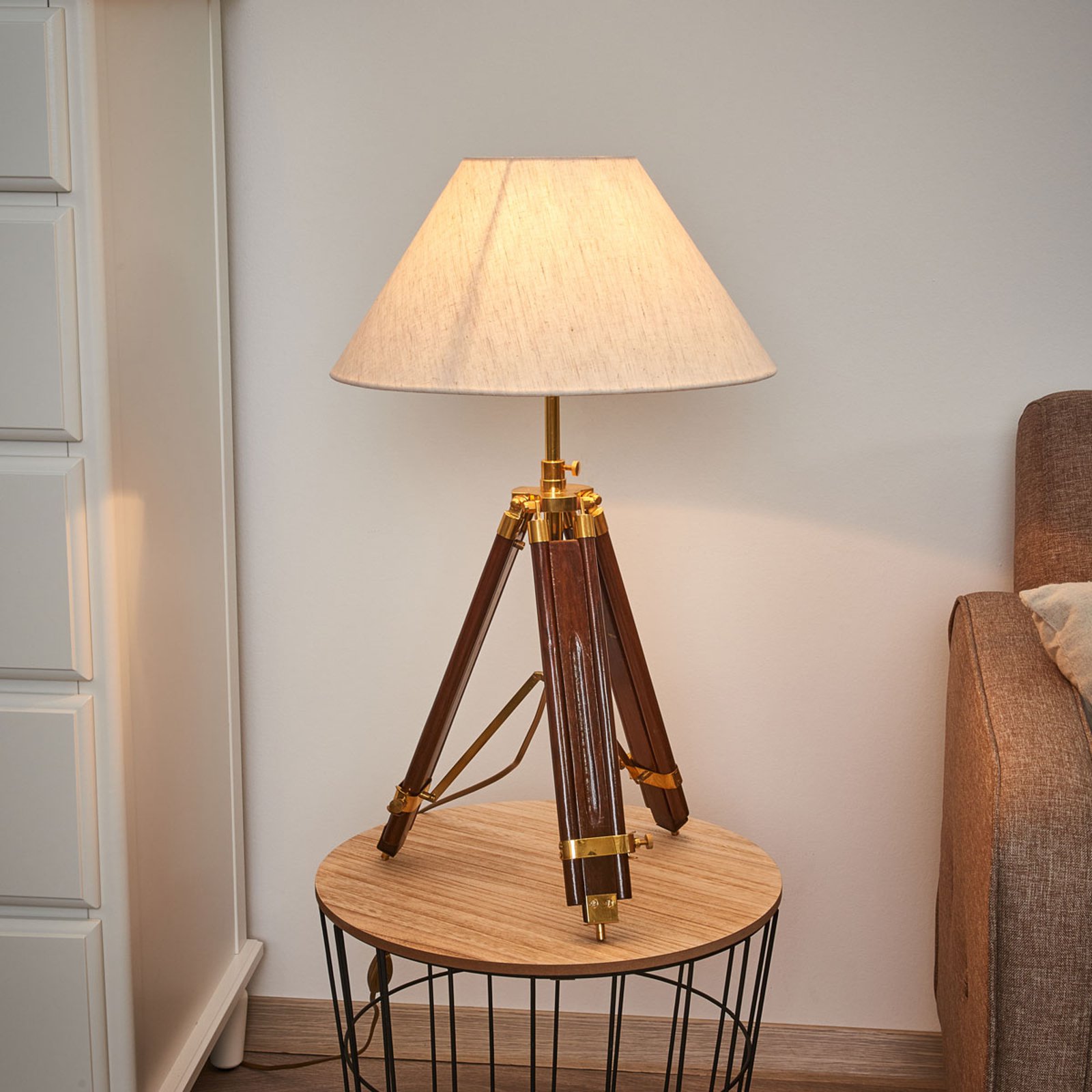Bordlampe som blir til en stålampe - MINISTATIV