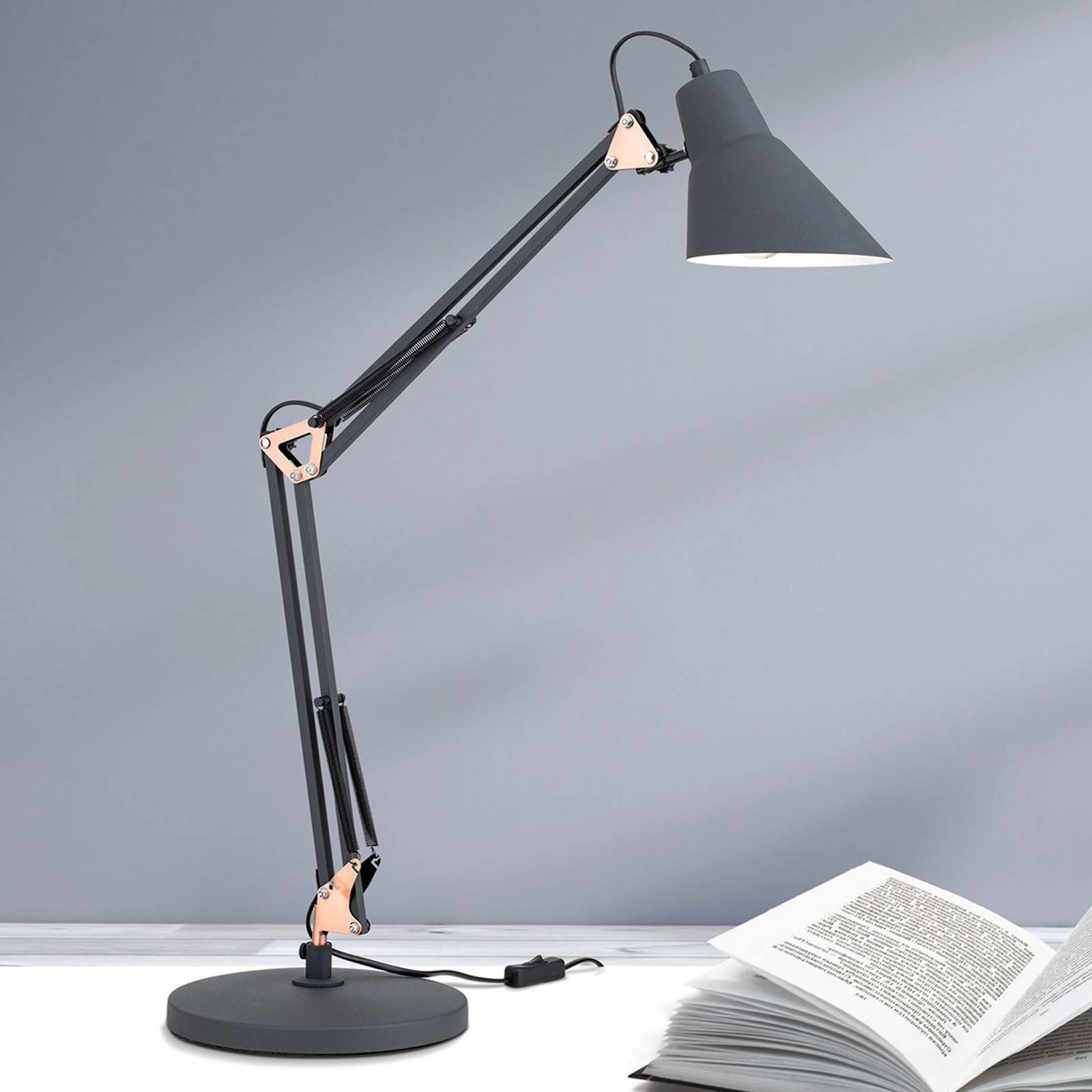 Tredobbel regulerbar bordlampe Bachelor