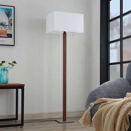 Lucande Larkira stoff-gulvlampe, kantet, hvit