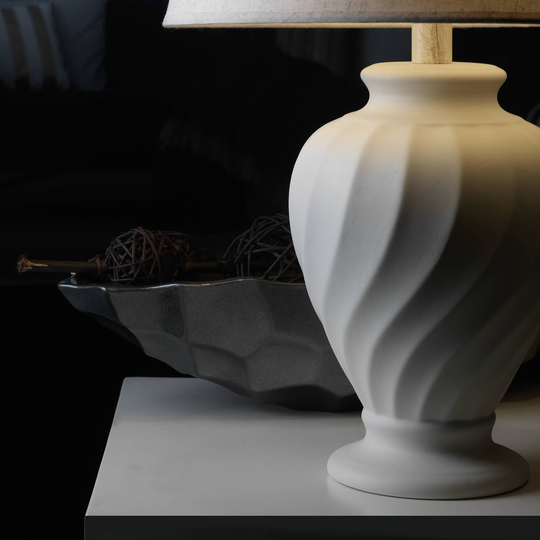 Bordlampe Vortice av keramikk, hvit