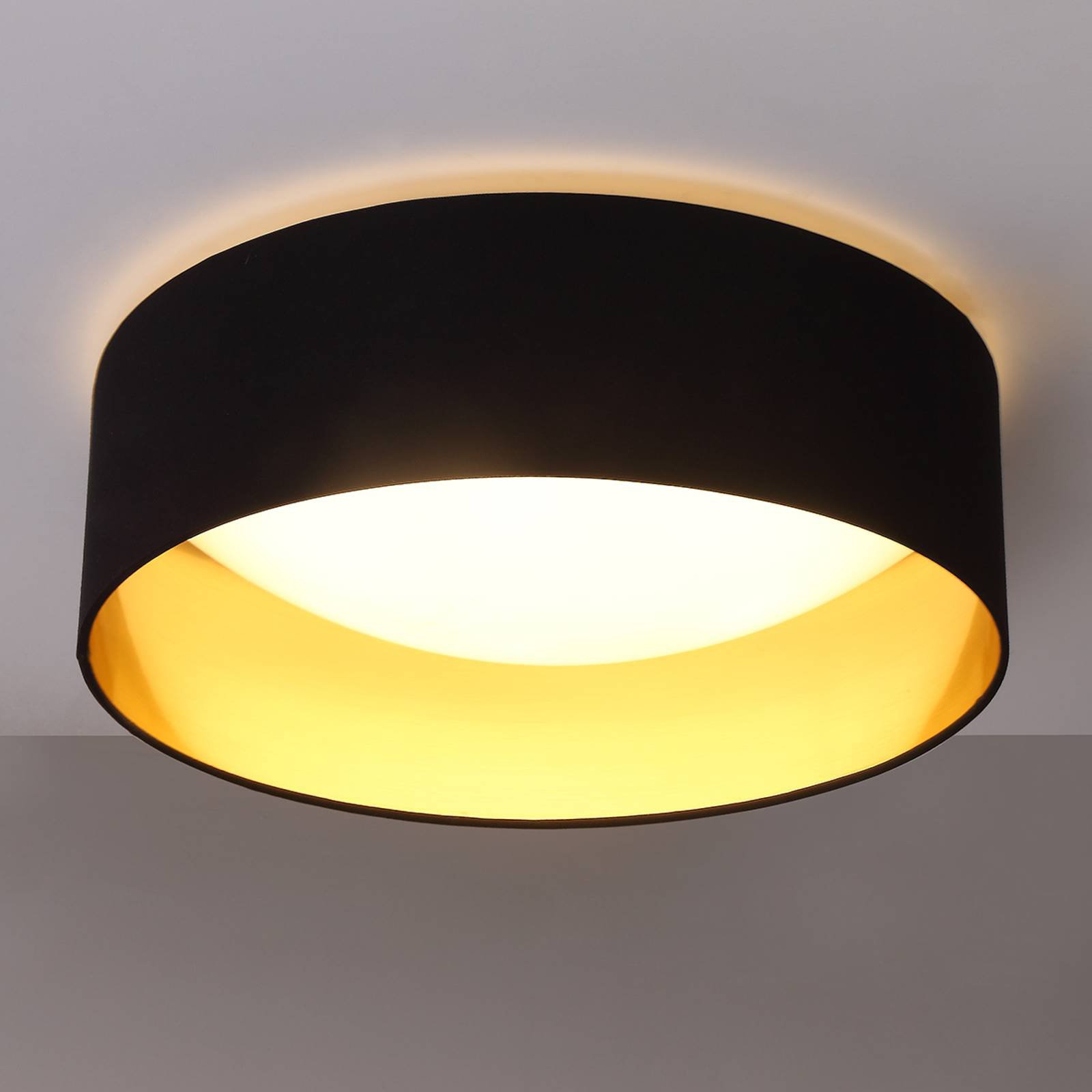 Stofftaklampe Coleen i svart, gyllen innside