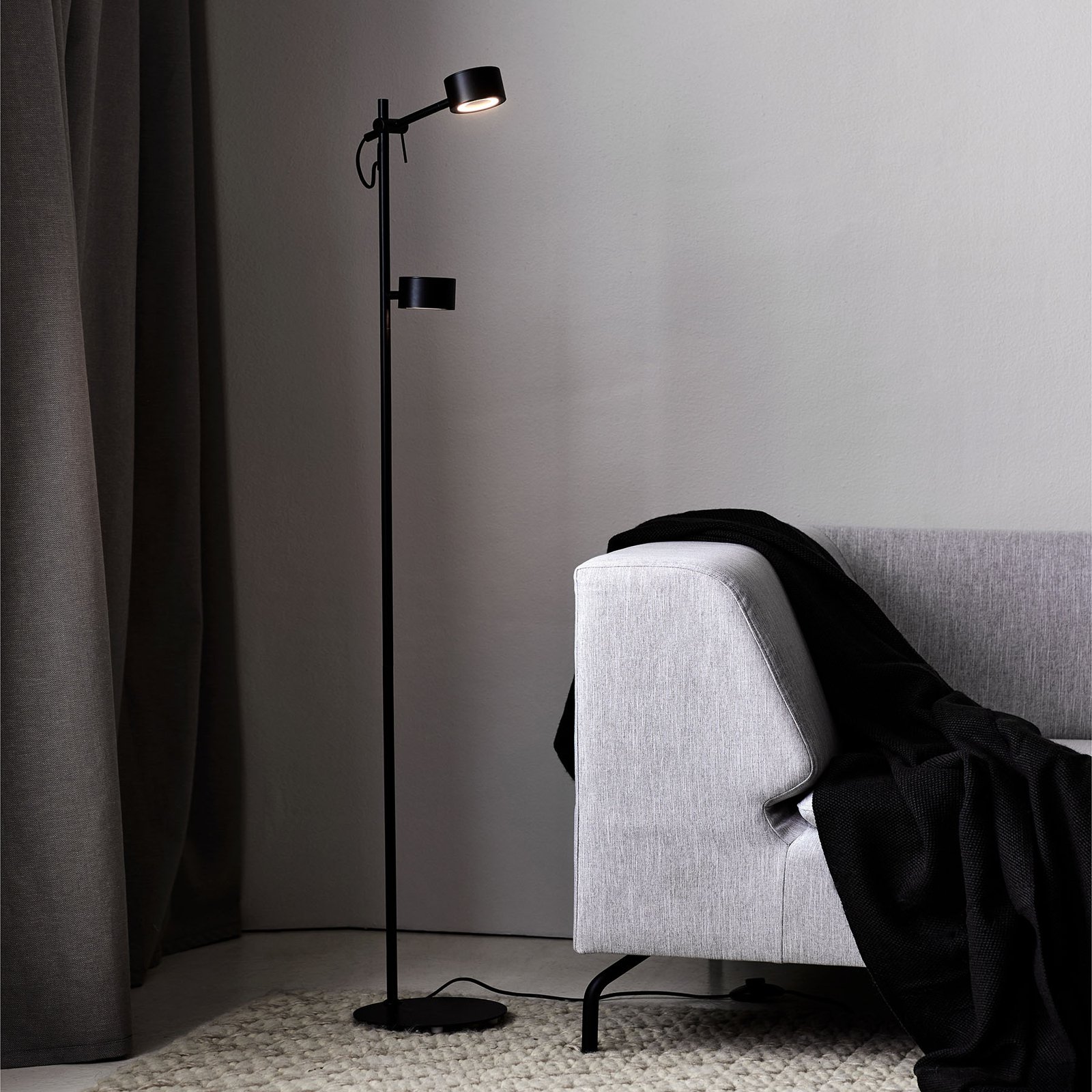 LED-gulvlampe Clyde, 2 lyskilder, med dimmer