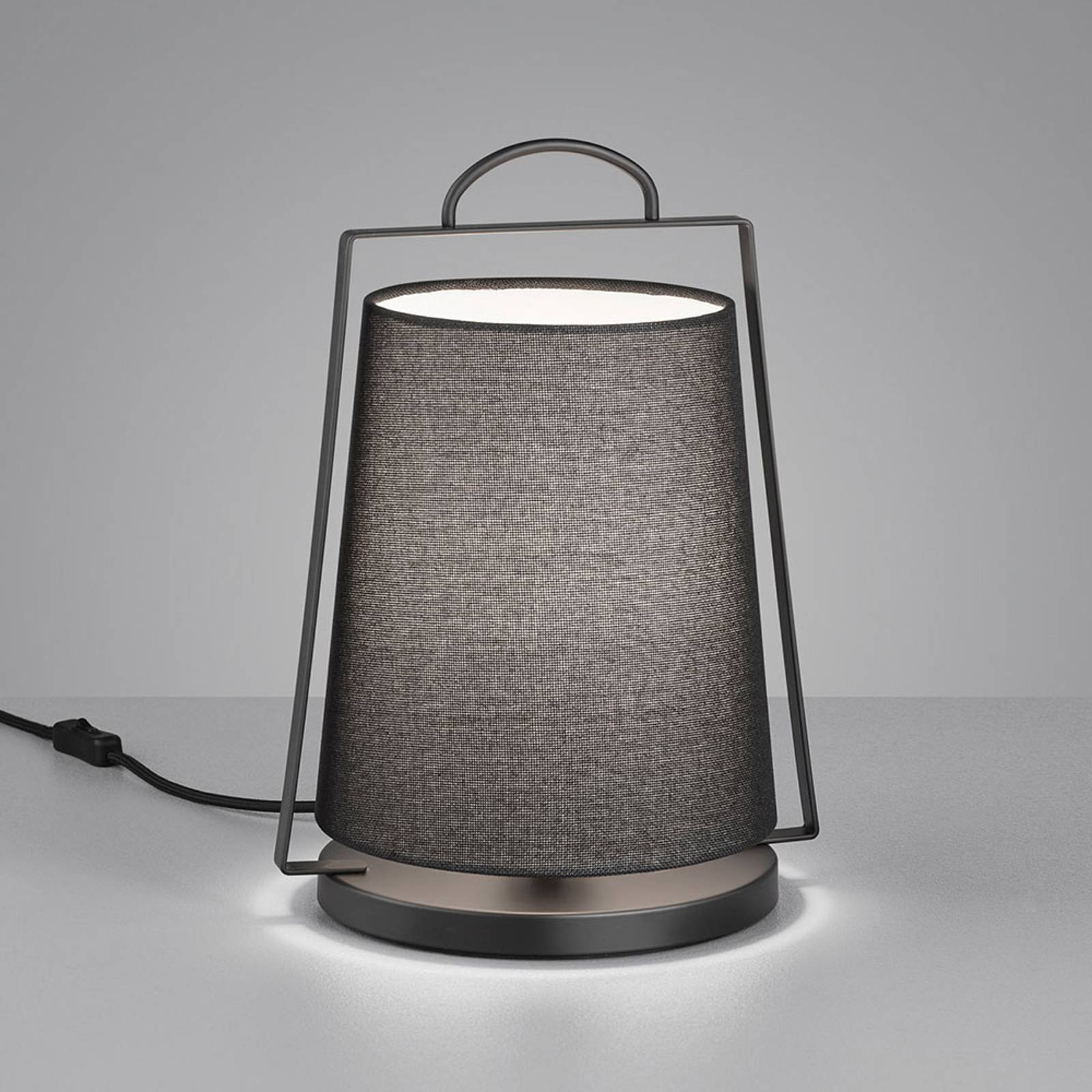 Helestra Uka bordlampe med tekstilskjerm, svart