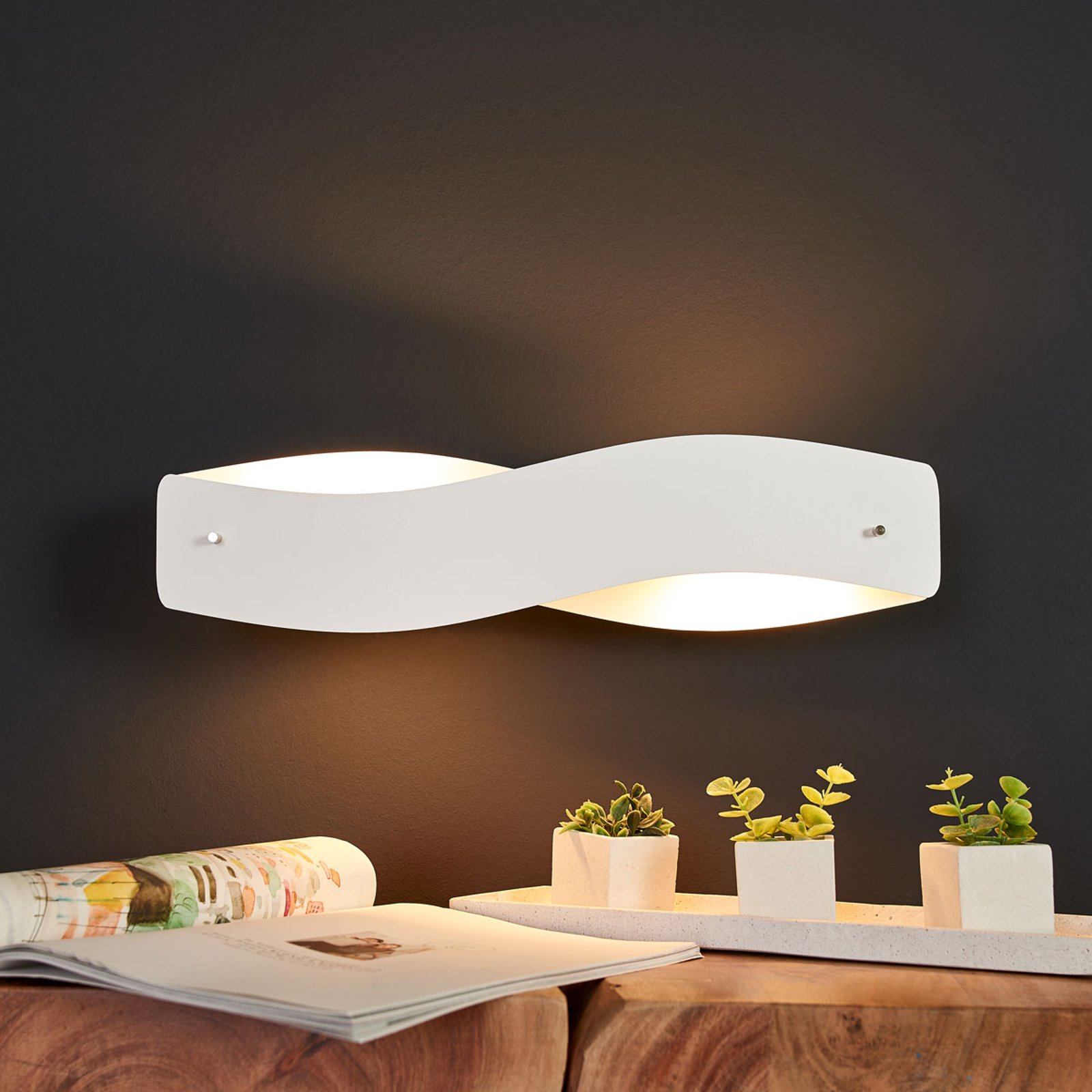Dimbar, hvit og elegant LED-pendellampe Lian