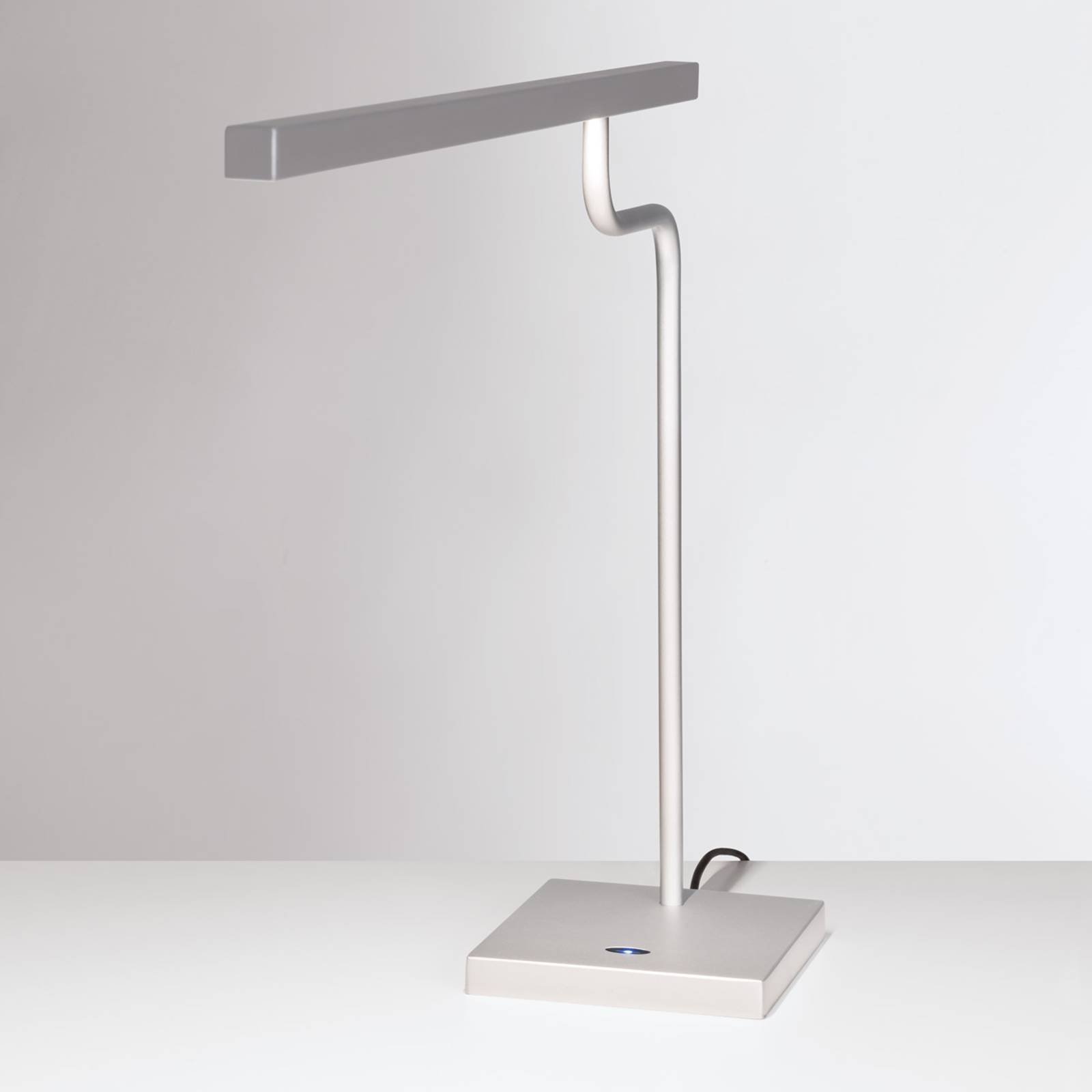 Sølvgrå LED-skrivebordslampe MicroStick