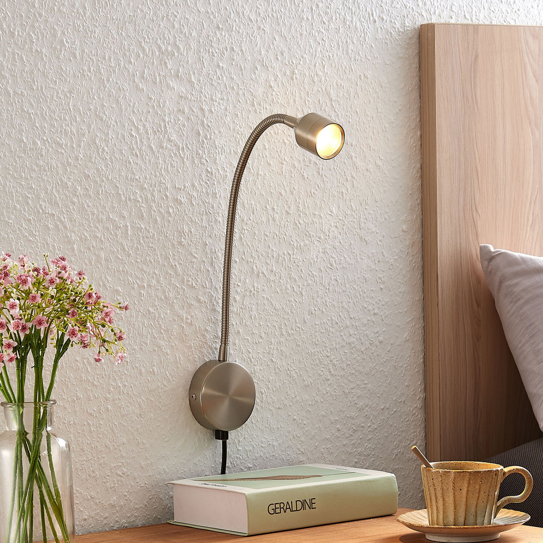 Lindby Djamila LED-vegglampe, satinert nikkel
