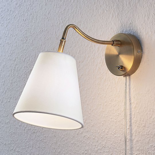 Lindby Ethan vegglampe med kontakt, antikk messing