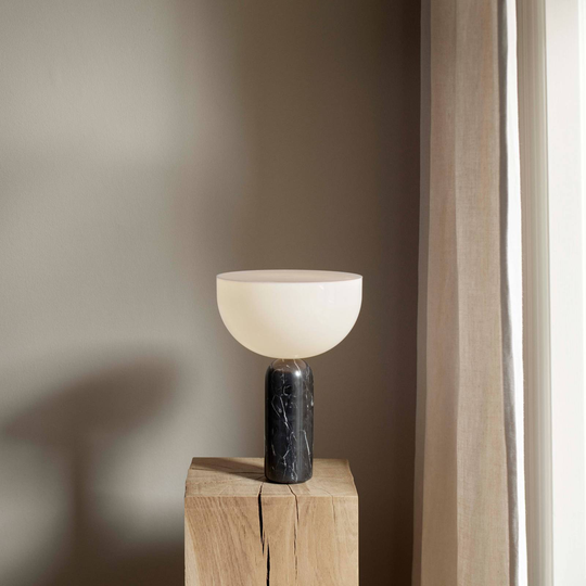 New Works Kizu Small bordlampe, svart