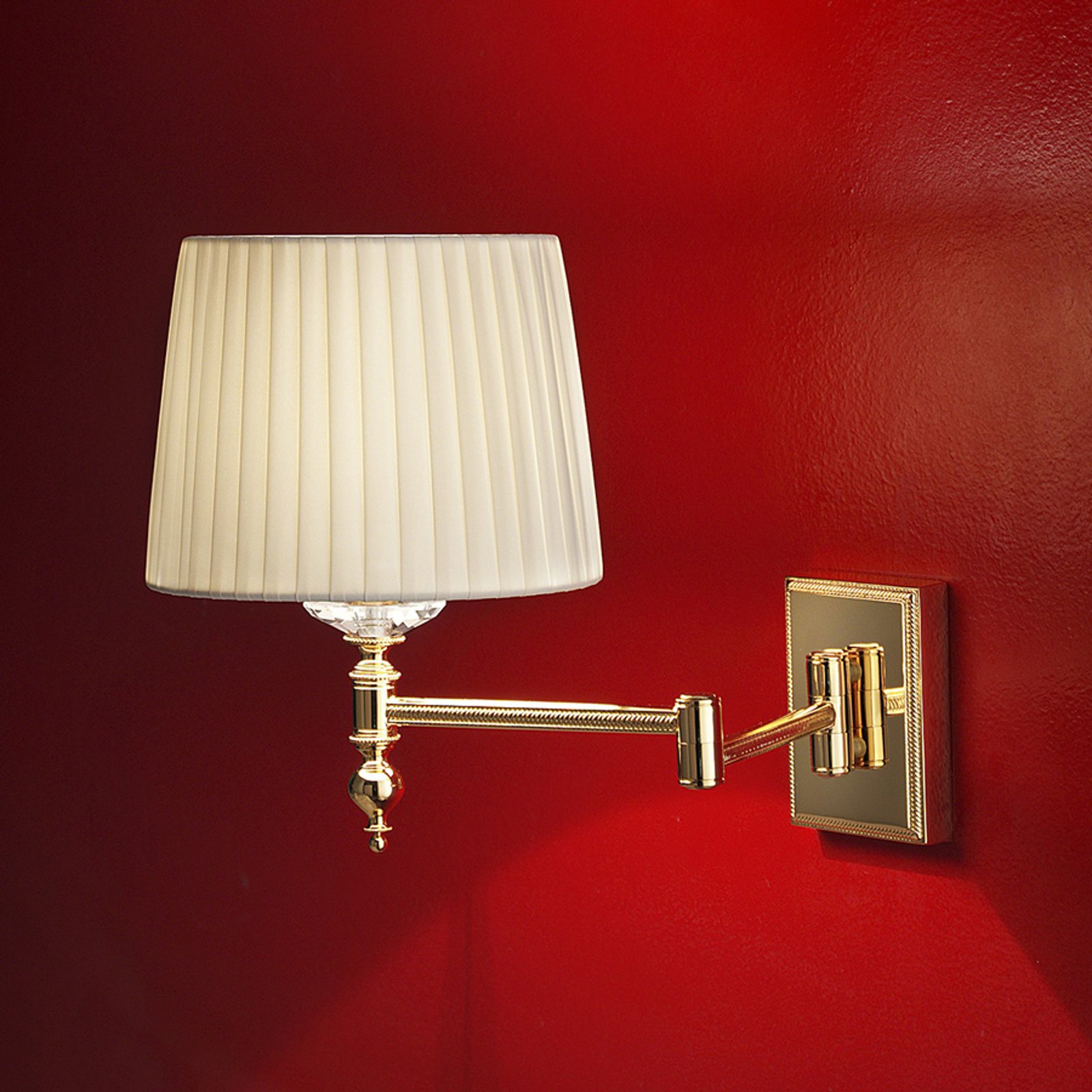 Klassisk vegglampe Grace i messing, 48 cm