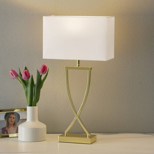 Fortryllende tekstilbordlampe Anni messing hvit