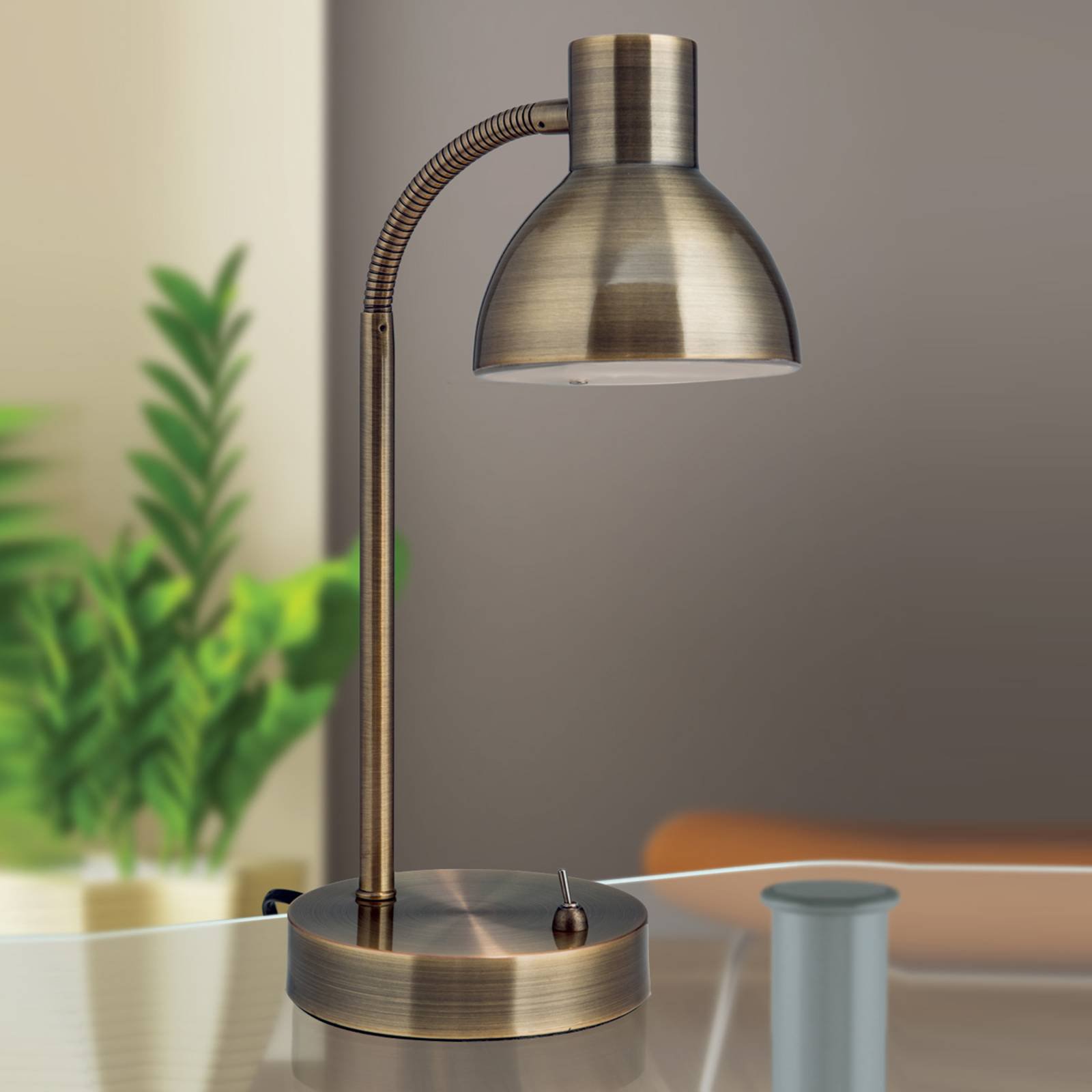 Klassisk LED-skrivebordslampe Isra, antikk messing