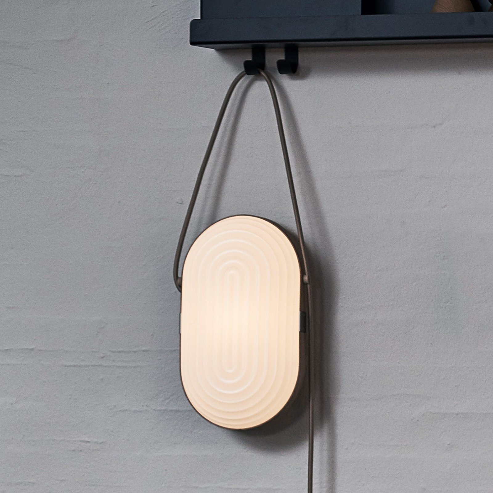 LE KLINT Arc vegglampe hvit, lys eik