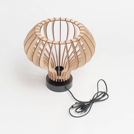 Envolight Faje bordlampe av kryssfinér av bjørk