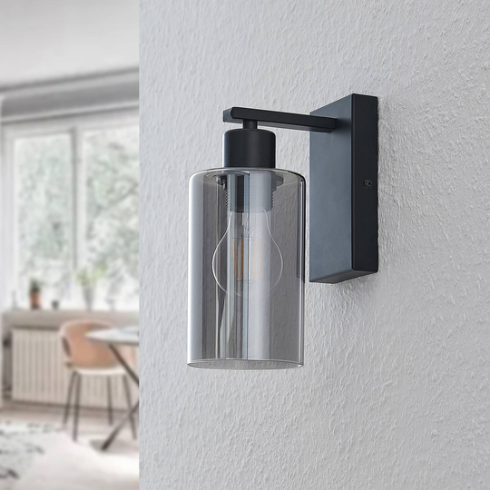 Lindby Emavi vegglampe med røykglass