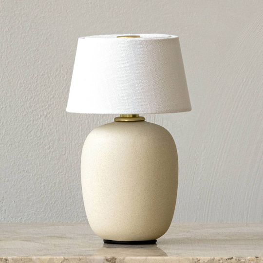 Menu Torso LED-bordlampe med batteri, sand