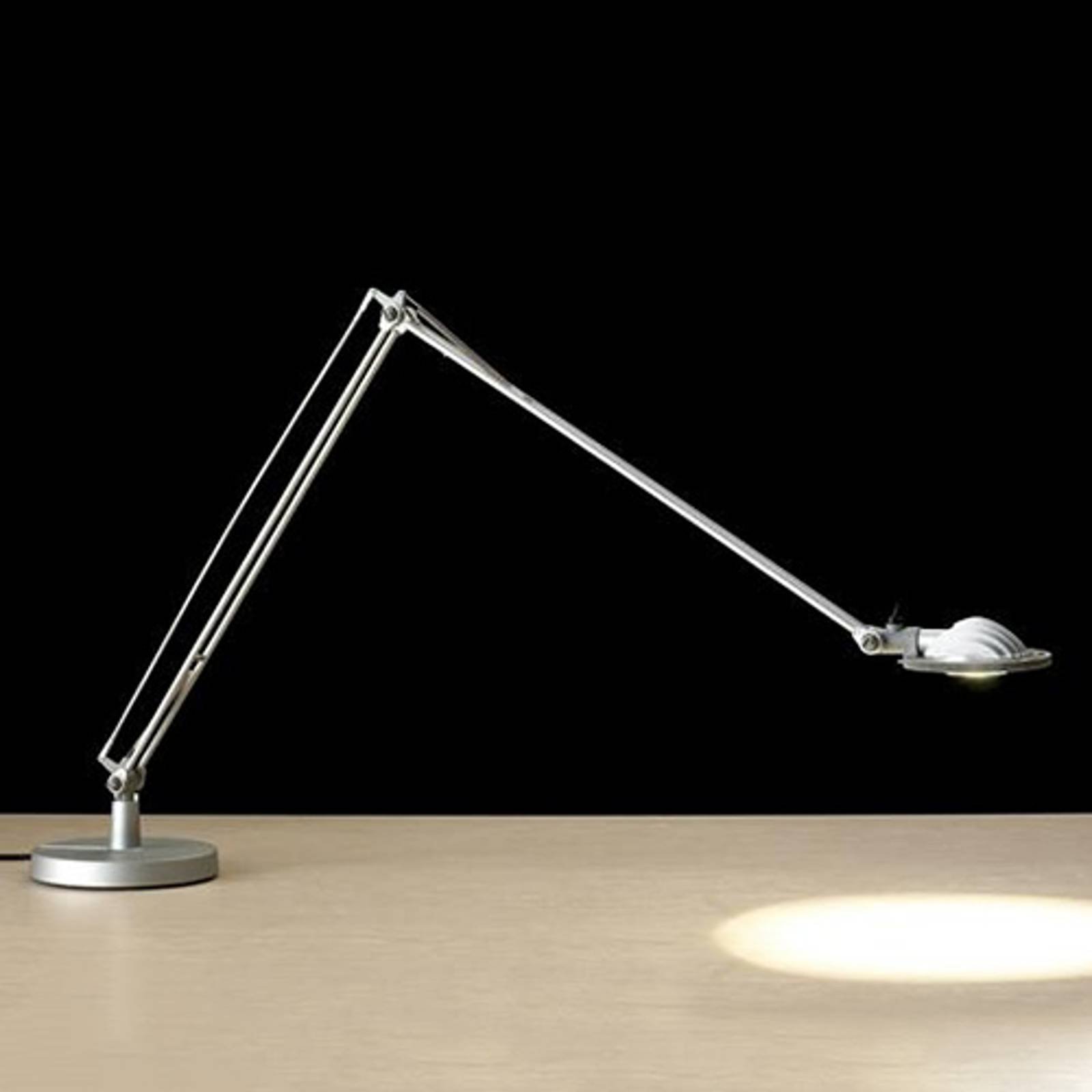 Berenice LED - bordlampe i industridesign