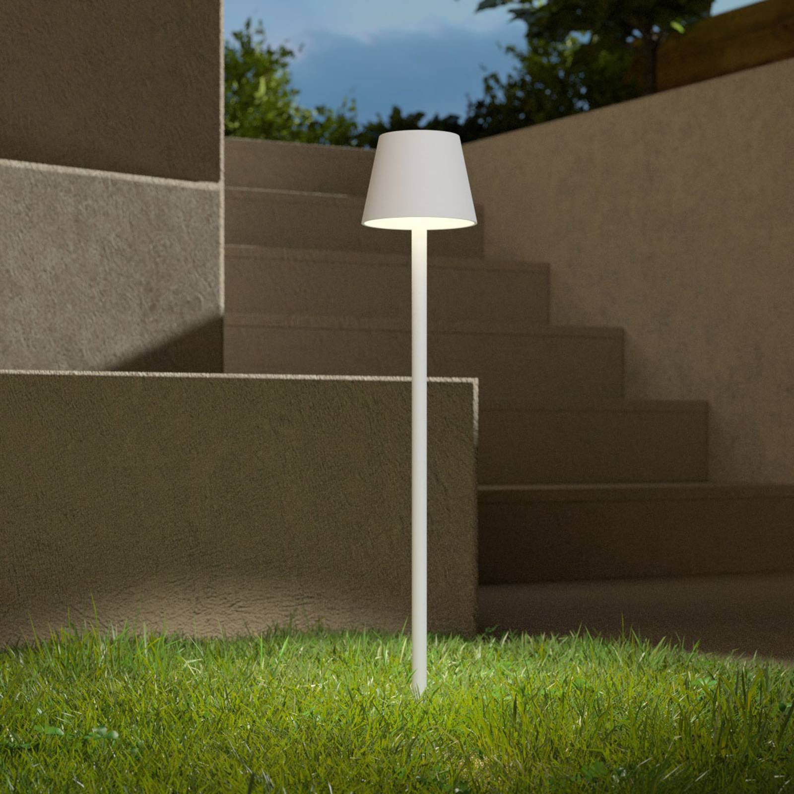 LED-lampe med jordspyd Poldina batteri hvit 85cm