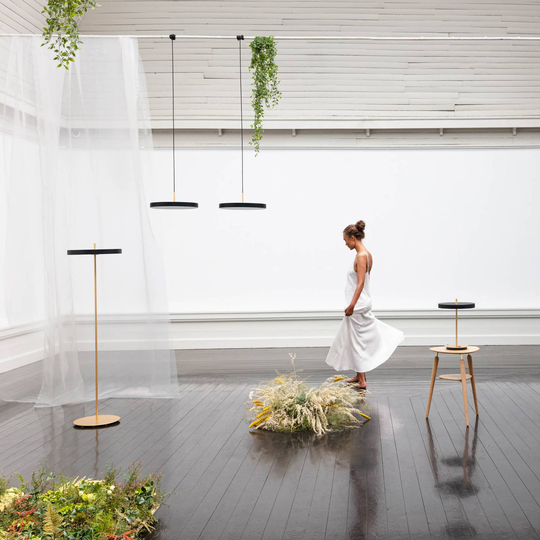 UMAGE LED-bordlampe Asteria table USB svart