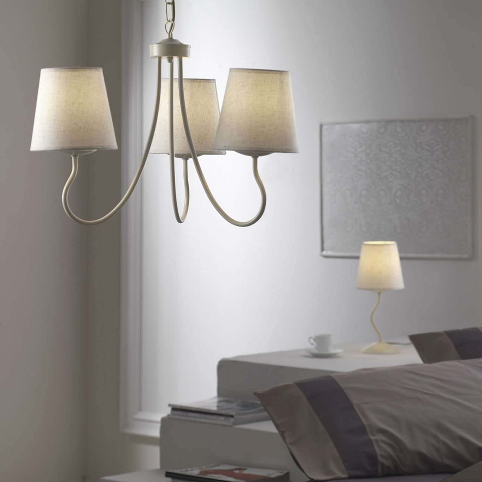 Bordlampe Margot med hvit tekstilskjerm