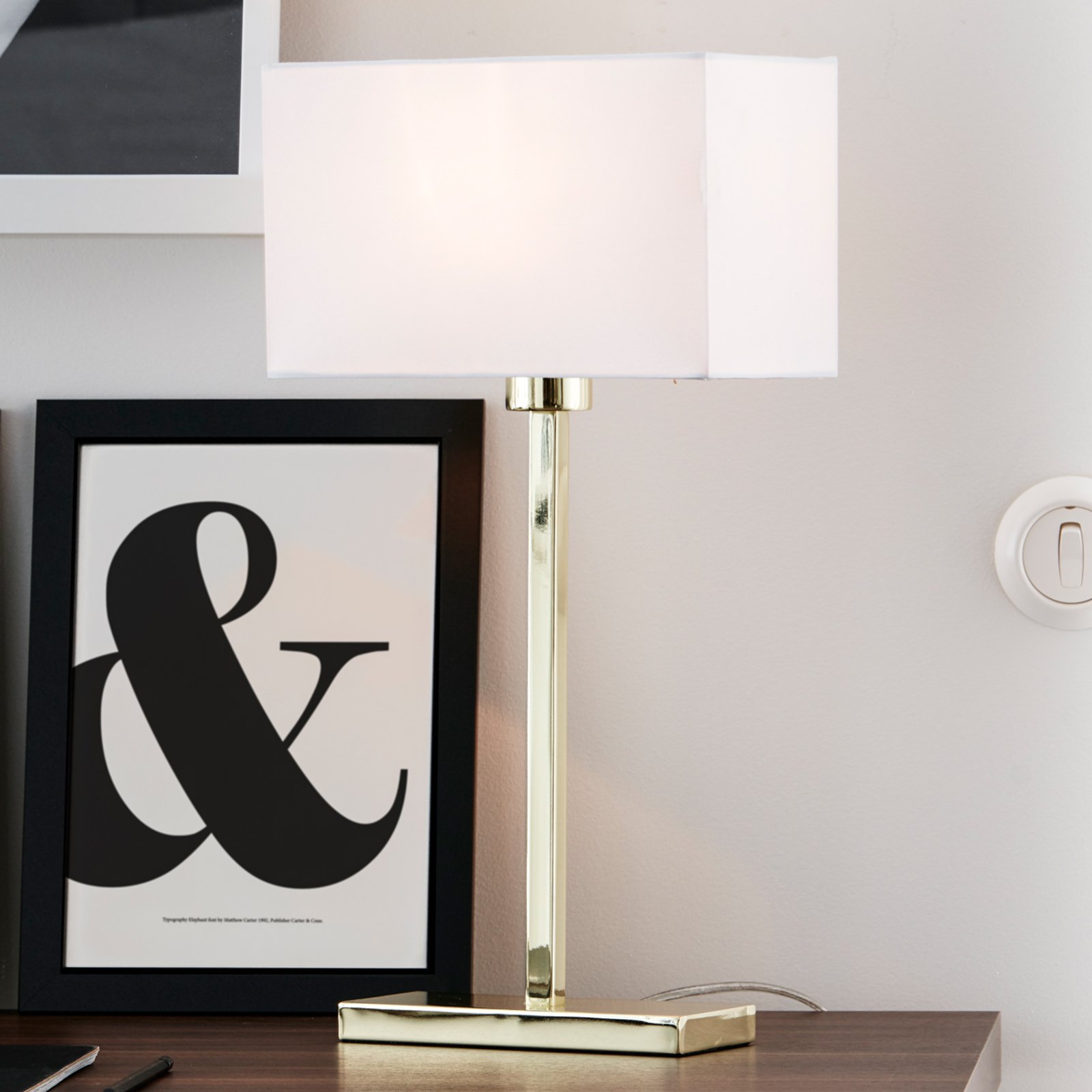 Rettlinjet bearbeidet bordlampe Savoy USB