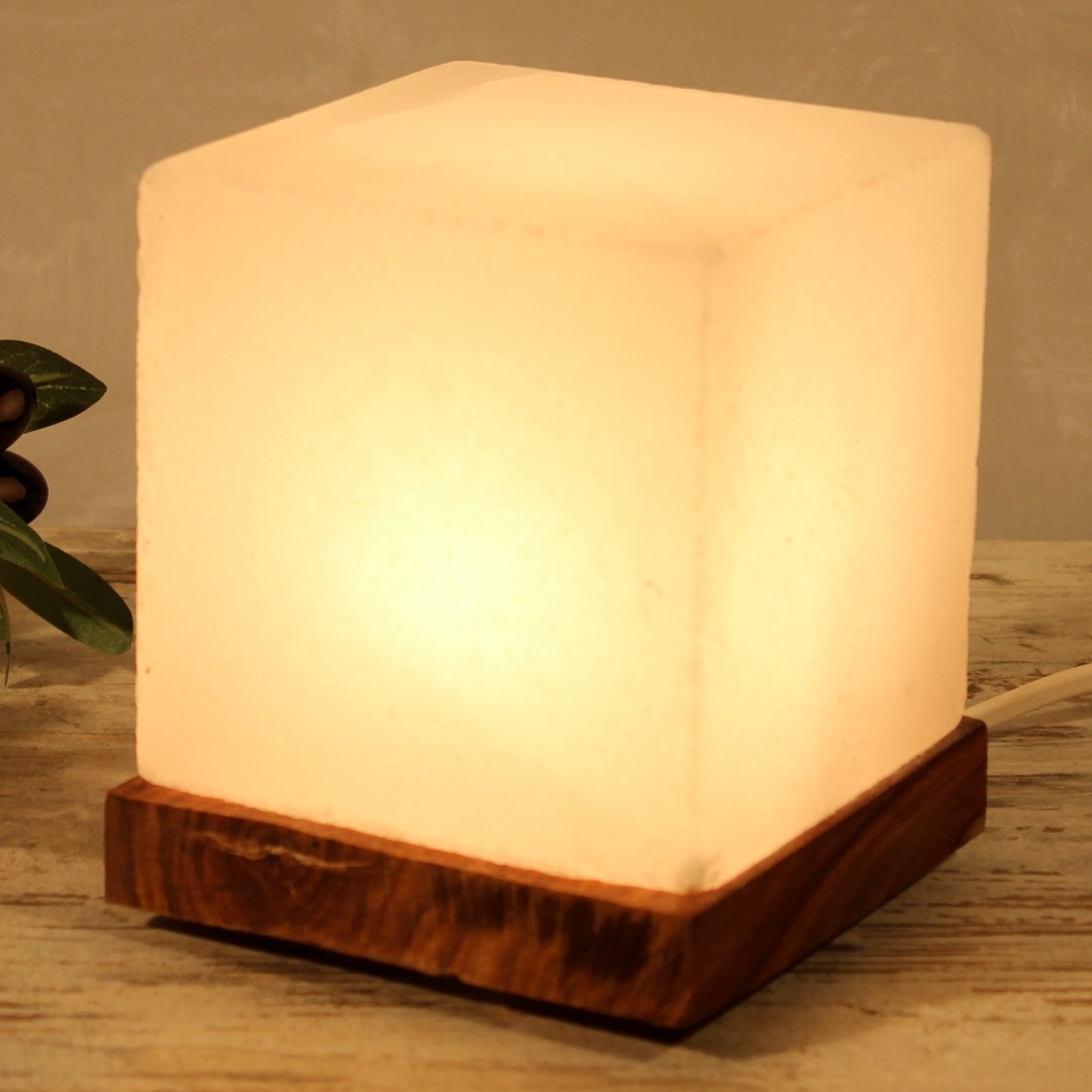 Den dekorative bordlampen Kubusk White Line