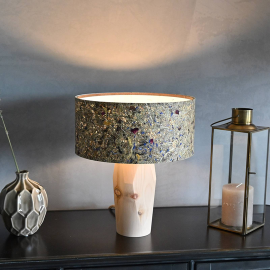 LeuchtNatur Pura LED-bordlampe furu/engblomst