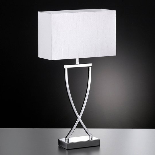 Vakker tekstilbordlampe Anni krom og hvit
