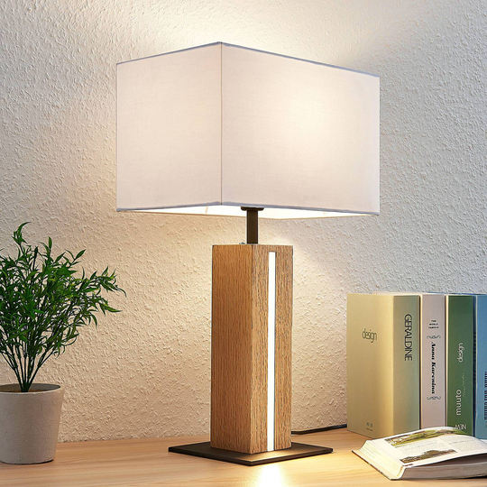 Stoffbordlampe Garry av tre, kantet