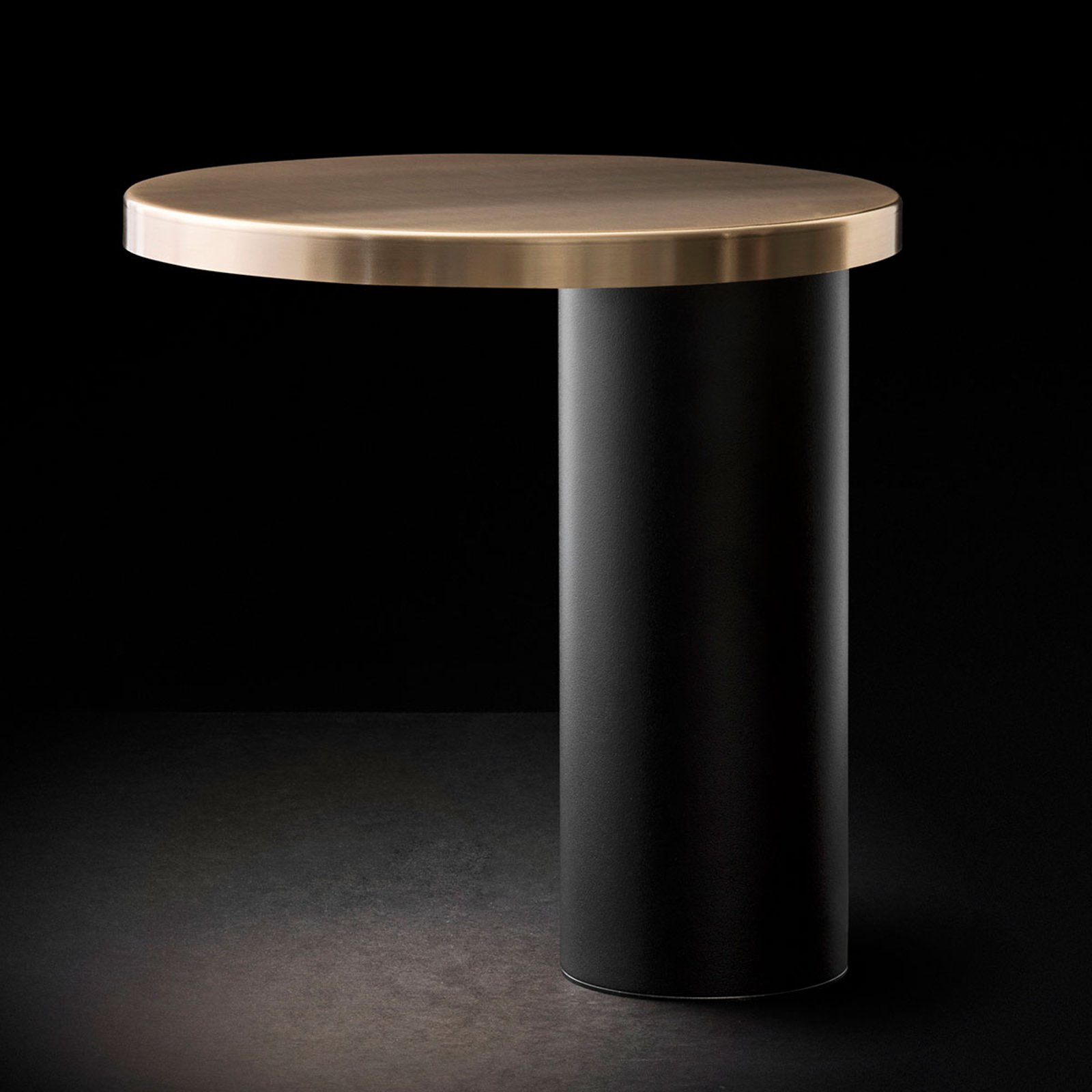 Oluce Cylinda LED-bordlampe, svart-gull