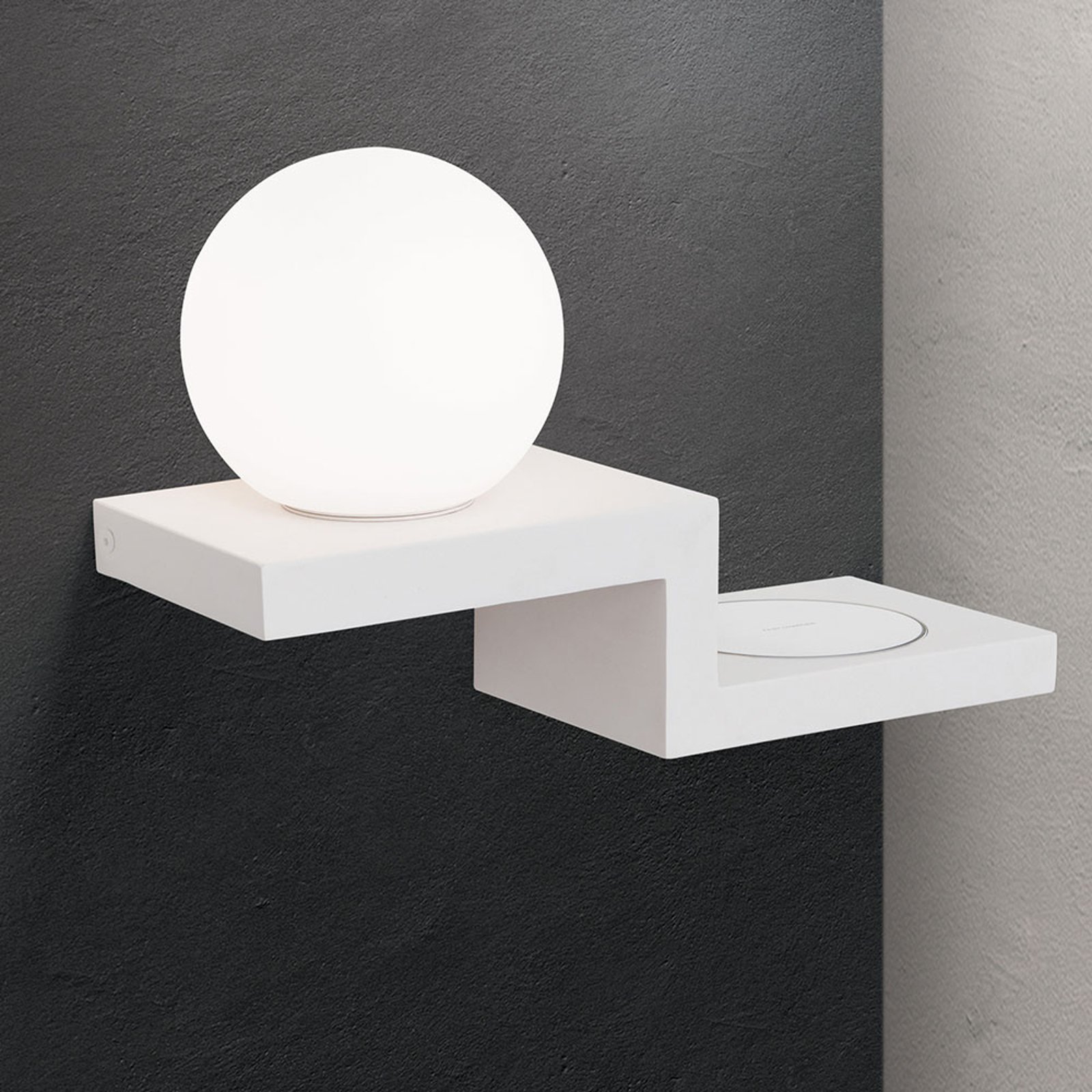 LED-vegglampe Snowball med induktiv ladeplate