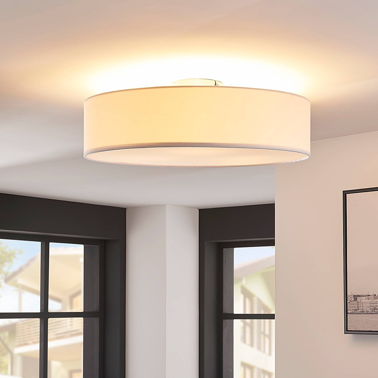 Hvit LED-taklampe Sebatin av stoff