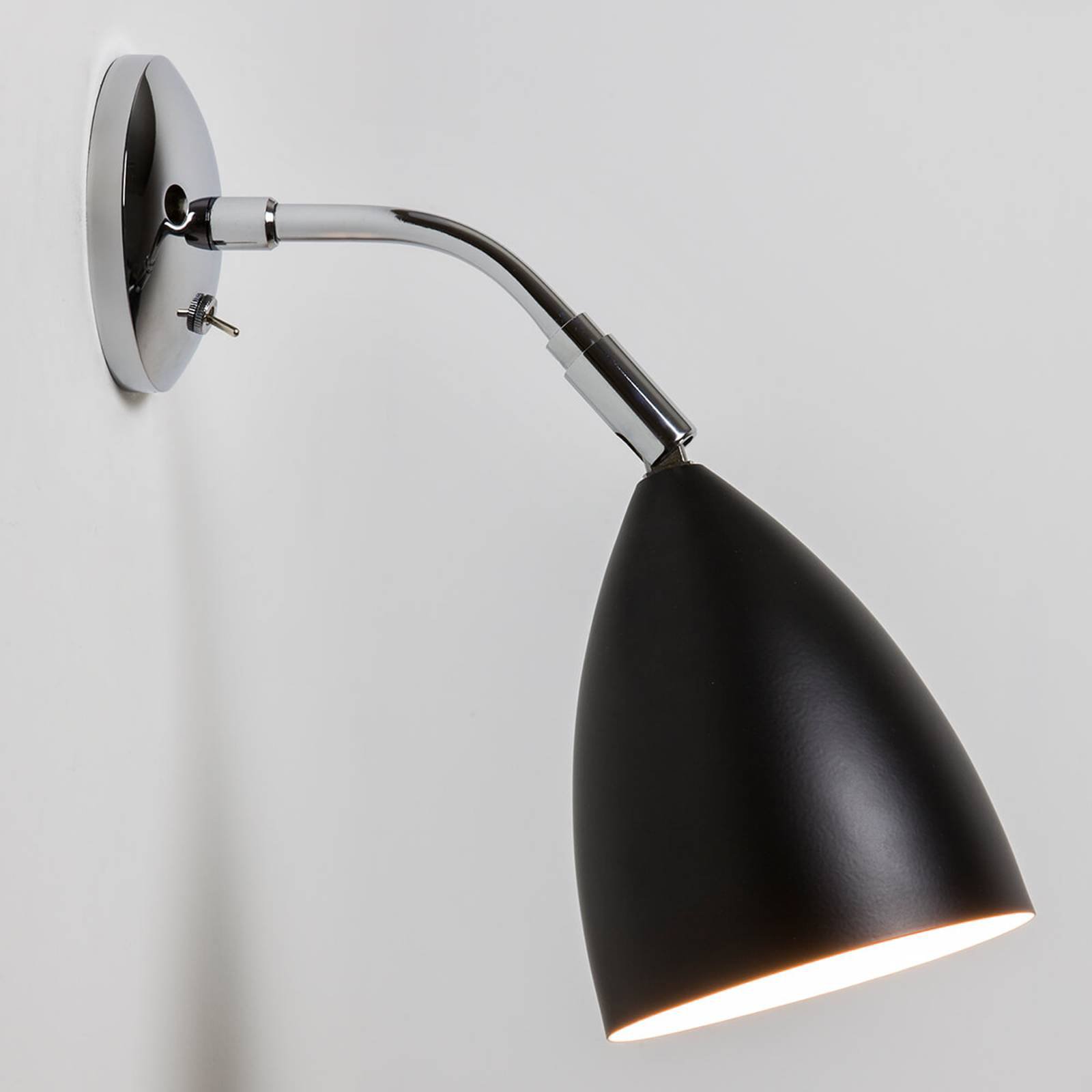 Bøyelig vegglampe Joel Wall i svart krom
